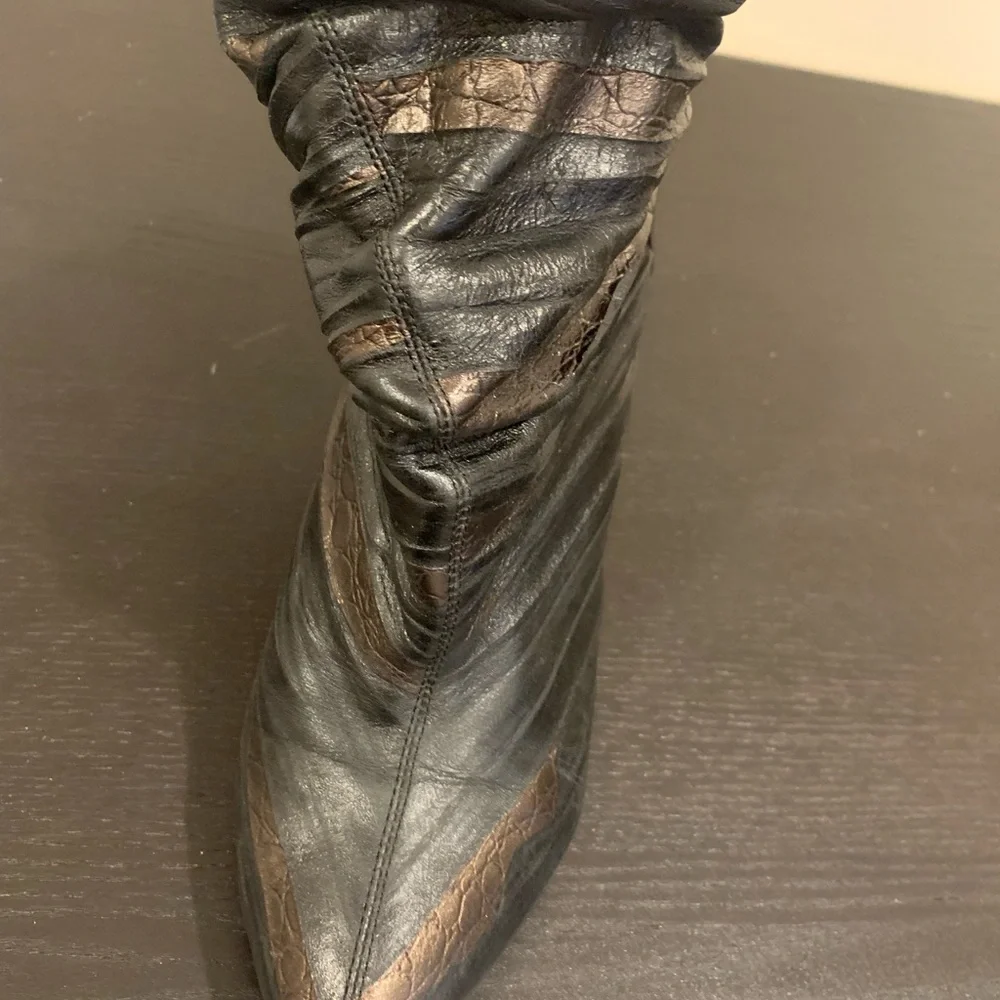 Shoes - Picture 6 of 7